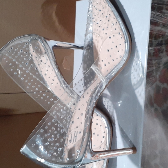 Shoes - Picture 4 of 6